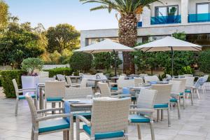 A restaurant or other place to eat at TRYP by Wyndham Corfu Dassia