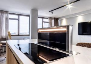 A kitchen or kitchenette at Poem Apartments, Las Canteras
