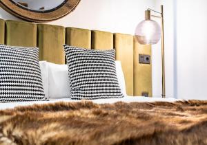 A bed or beds in a room at Poem Apartments, Las Canteras