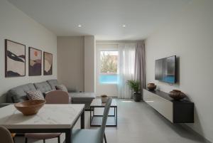 a living room with a couch and a table at Las Afortunadas - Playa Arinaga 2ºB in Arinaga