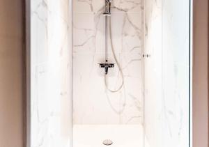 A bathroom at Poem Apartments, Las Canteras