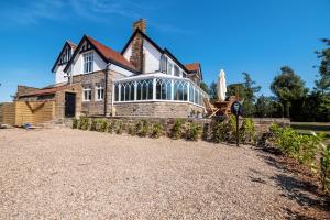 an image of a large house with a gravel driveway at The Beacon in Whitby