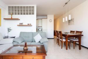 Posezení v ubytování Precioso Apto. con vistas al mar y puesta de sol + 24 fotografií