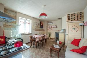 Kuchyň nebo kuchyňský kout v ubytování Barbera's Home