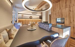 a dining room with a table and chairs at Penthouse Appartement Fire & Stone in Saalbach-Hinterglemm