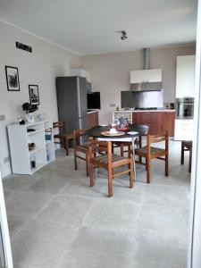 Kuchyňa alebo kuchynka v ubytovaní "Vento di Levante Suite" benvenuti in collina