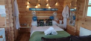 Gallery image of The Lodge with hot tub in Maidstone