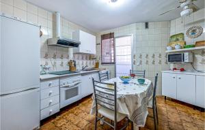 Η κουζίνα ή μικρή κουζίνα στο Stunning Apartment In Torremolinos