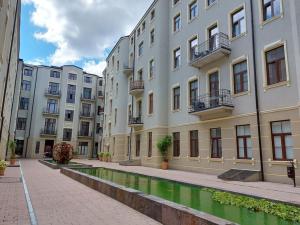 Budova, v ktorej sa apartmán nachádza