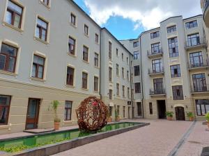 Budova, v ktorej sa apartmán nachádza + 5 fotografií