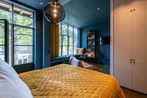 a bedroom with blue walls and a large bed at Luxurious Residence in Vondelpark/Museum District in Amsterdam