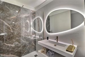 a bathroom with a sink and a mirror at Nouveau ! T2 neuf avec vue imprenable mer in Ajaccio