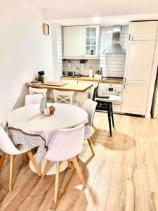 A kitchen or kitchenette at Apartamento recién reformado dos plantas