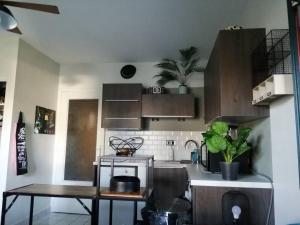 Η κουζίνα ή μικρή κουζίνα στο Au calme, 100m plage Écluse, balcon, box garage, Wifi +9 φωτογραφίες