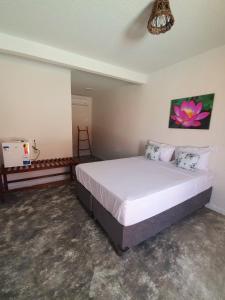 a bedroom with a large bed in a room at Pousada Mali in Canoa Quebrada