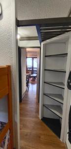 a hallway leading to a room with shelves at Bel appartement rénové à Belle Plagne in Belle Plagne