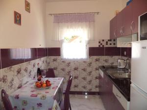 Kuchyň nebo kuchyňský kout v ubytování Apartment in Lopar with terrace, air conditioning, WiFi, washing machine 4229-3 + 30 fotografií