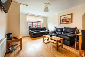 אזור ישיבה ב-Scotia House -3 bed house in Larkhall with private driveway