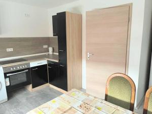 Η κουζίνα ή μικρή κουζίνα στο Zentrales Apartment in Leverkusen