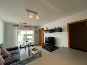 A television and/or entertainment centre at El Condado de Alhama Golf Resort Naranjos 7 house 589