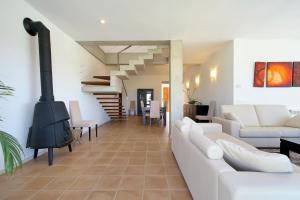 Fotografia z galérie ubytovania Beautiful Modern Pollensa Villa Finca La Vinya Gran 5 Bedrooms Private Pool v destinácii Pollença