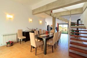 Fotografia z galérie ubytovania Beautiful Modern Pollensa Villa Finca La Vinya Gran 5 Bedrooms Private Pool v destinácii Pollença