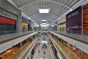 Supermarket nebo jiné obchody v  hotelu nebo okolí