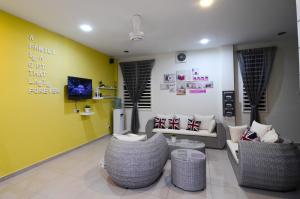 TV a/nebo společenská místnost v ubytování Ting Residence + 33 fotografií