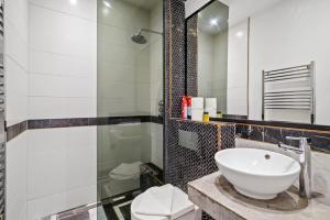 1 & 2 Bed Cosy Apartments next to Earls Court FREE WIFI
