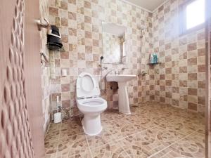 Bathroom sa Jeju Gillime Pension