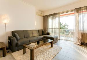 A seating area at PanOrama View, Nilie Hospitality MGMT
