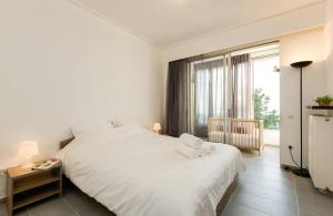 A bed or beds in a room at PanOrama View, Nilie Hospitality MGMT