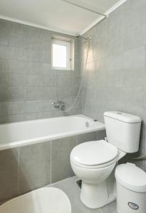 A bathroom at PanOrama View, Nilie Hospitality MGMT Még 13 kép