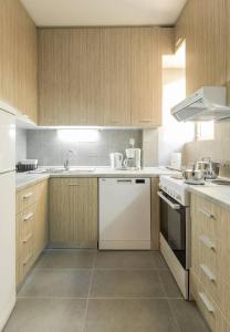 A kitchen or kitchenette at PanOrama View, Nilie Hospitality MGMT