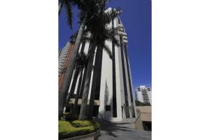 a group of palm trees in front of a building at Bienal First Class Flat Service - UH607 in São Paulo