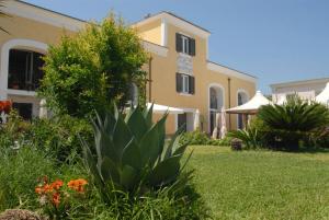 a house with a garden in front of it at Hotel La Tonnara in Procida
