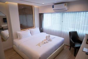 Säng eller sängar i ett rum på Masa Hotel فندق الماسة شارع العرب