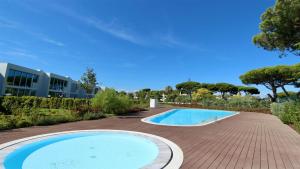 Swimmingpoolen hos eller tæt på Villa Miya - Clever Details, walking distance from the Marina, restaurants, bakeries and supermarkets,, free wifi, pool