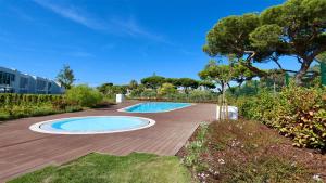 Swimmingpoolen hos eller tæt på Villa Miya - Clever Details, walking distance from the Marina, restaurants, bakeries and supermarkets,, free wifi, pool