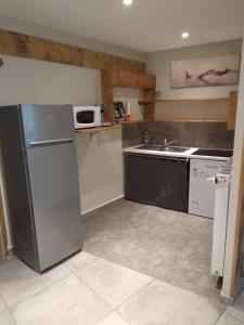 Η κουζίνα ή μικρή κουζίνα στο Gite la découverte logement entier