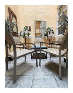 a group of tables and chairs on a patio at Dream Escape in Santa Cruz de Tenerife