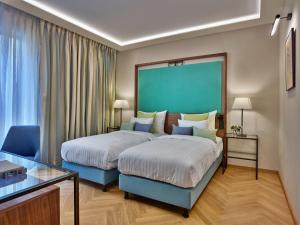 Postel nebo postele na pokoji v ubytování EST Grand Hotel Savoy