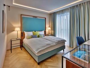 Postel nebo postele na pokoji v ubytování EST Grand Hotel Savoy