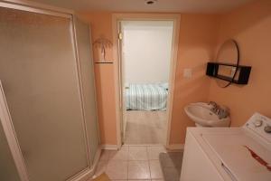 Un baño de Best, Prime location! Next to Vaughan mills!