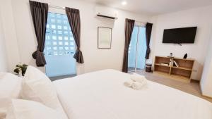 Letto o letti in una camera di TAKKA Hotel