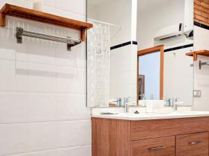 Kúpeľňa v ubytovaní Enjoy Apartment 4 pax at Ruzafa with sunny terrace
