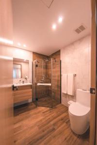 Koupelna v ubytování Fully Serviced Apartment at Regatta Living - 2C + 28 fotografií