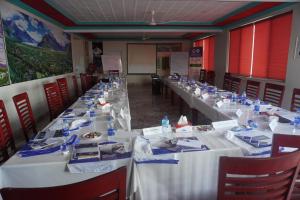 Hotel Mountain Lodge Skardu餐厅或其他用餐的地方