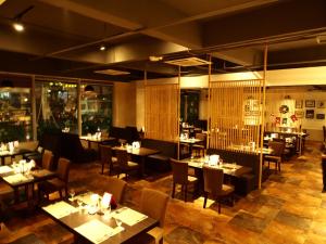 ห้องอาหารหรือที่รับประทานอาหารของ Phoenix Hill Hotel Dongguan - Golf Course Shop