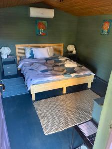 Cama o camas de una habitación en Enpi Lake Resort